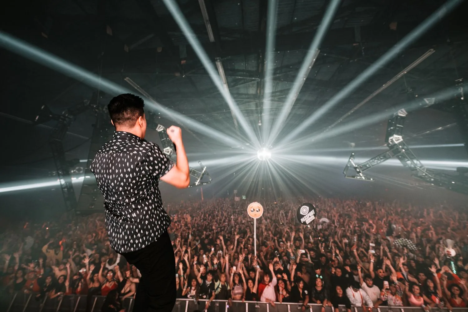 Ravell performing live — frame 1 of 11