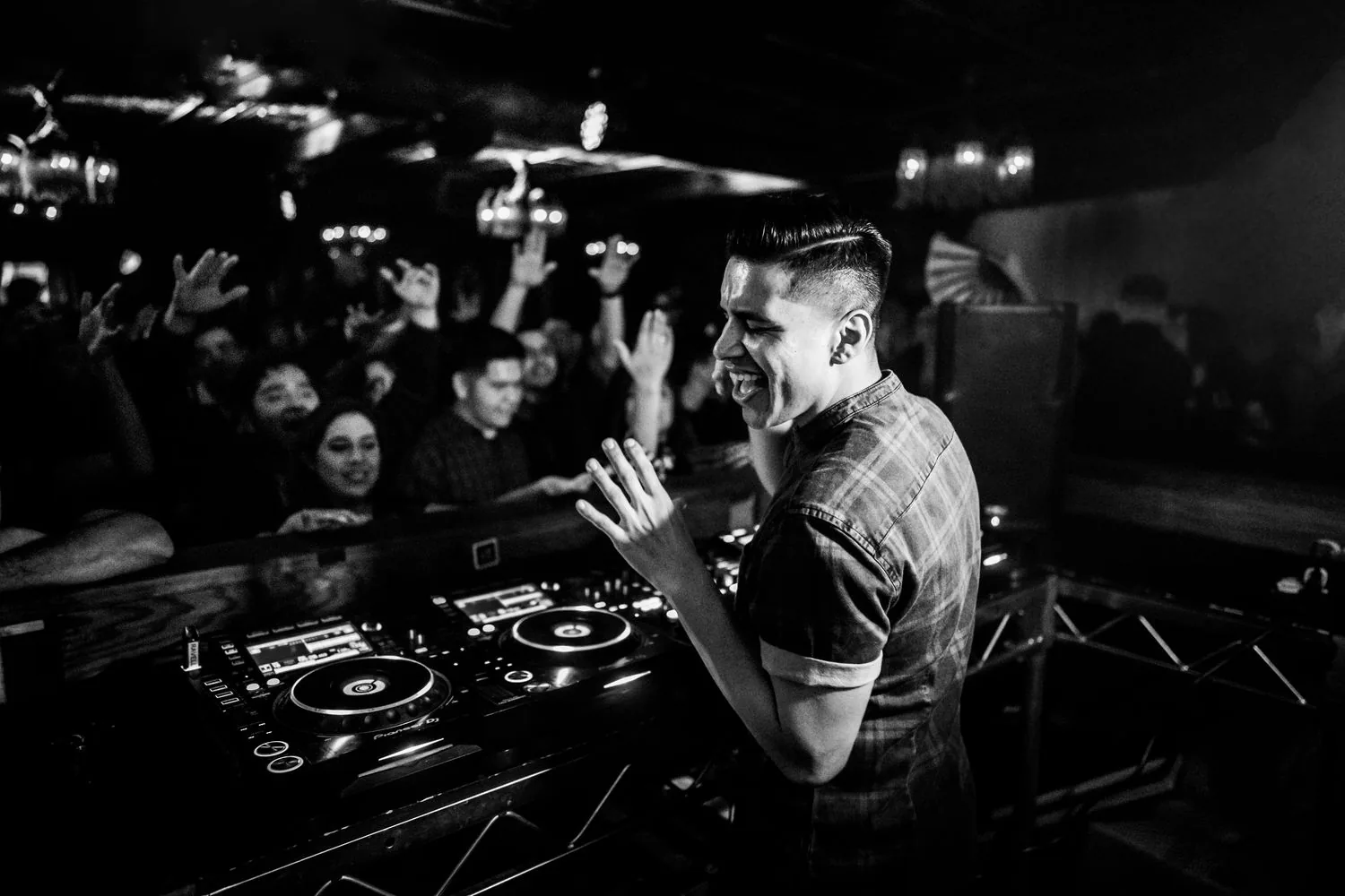Ravell performing live — frame 2 of 11